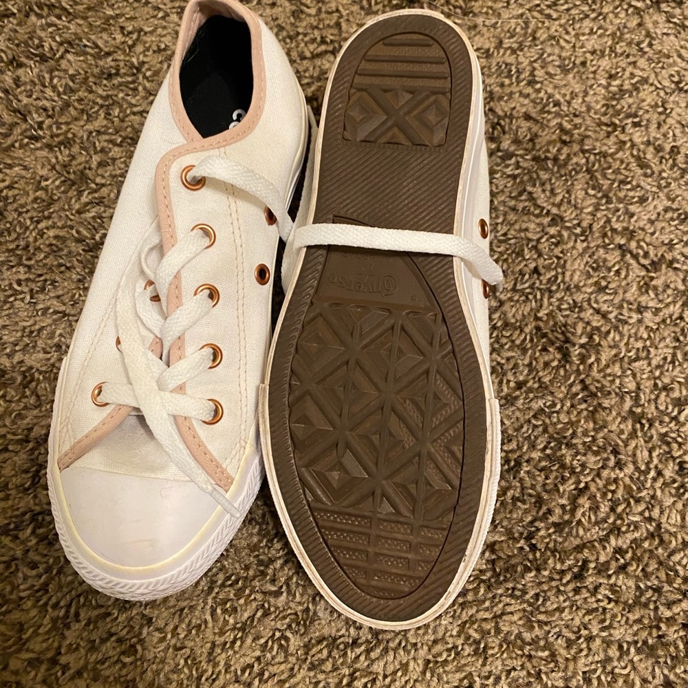 Converse - Picture 2 of 3